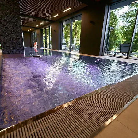 Park Premium Basen & Sauna מלון דירות 4*