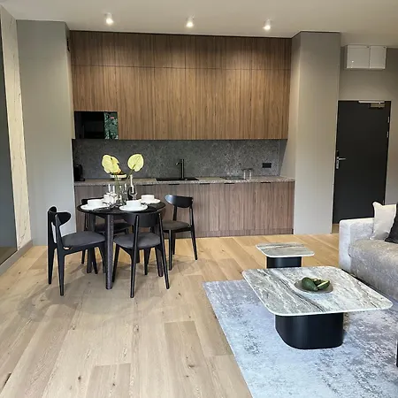 Park Premium Basen & Sauna מלון דירות 4*